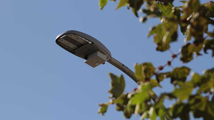 Recopilación de datos de sensores en farolas equipadas con LED