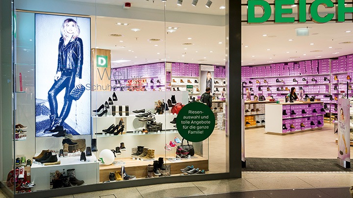 Escaparate dinámico con PerfectScene de Philips Lighting: iluminación para escaparates que impulsa al cliente a pararse en seco