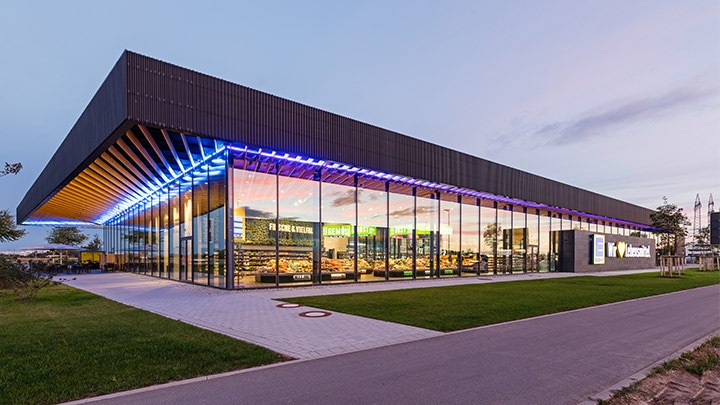 Haz que tus clientes se detengan a mirar y aumenta las ventas con la iluminación LED StoreWise de Philips Lighting para supermercados