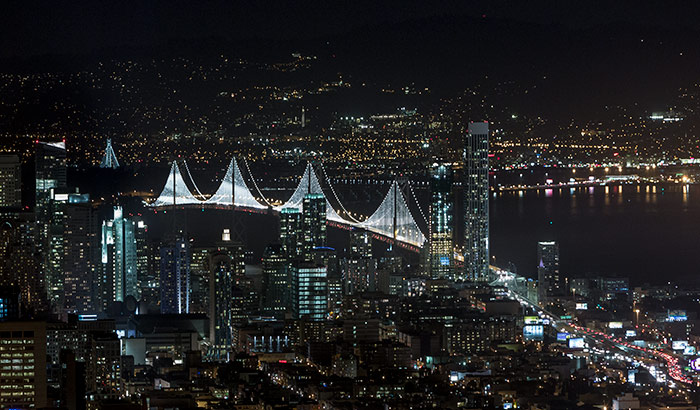 Bay Lights en el puente de San Francisco-Oakland