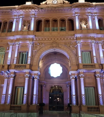 "La nueva iluminación fue desarrollada íntegramente con luz blanca para destacar el tono rosado original del edifcio. "