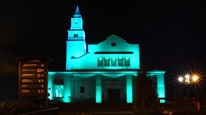 La Iluminanción LED cambia un icono en la capital Colombiana, La iglesia de Monserrate ahora brilla mucho más.