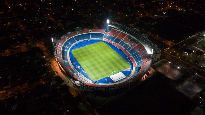ArenaVision permite la elección de siete ópticas distintas y tres alternativas de lámparas para cubrir todas las aplicaciones posibles. 