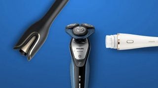 "Aparatos de aseo Philips sobre fondo azul: afeitadora eléctrica, recortadora de barba y cepillo de limpieza facial para el cuidado personal masculino".